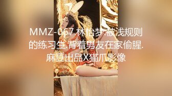 苗条性感黄色包臀裙妹子3P啪啪，前后口交后入抬腿侧入多种姿势换着操