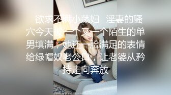 短发少妇露脸发骚，身材不错有点小才艺，揉奶玩逼道具抽插，跪在地上给狼友叫爸爸，学狗叫还给狼友磕头呢