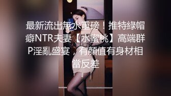 颜值很高的美女露脸跟好姐妹一起伺候小哥哥玩双飞，精彩刺激黑丝诱惑，一起舔弄大鸡巴