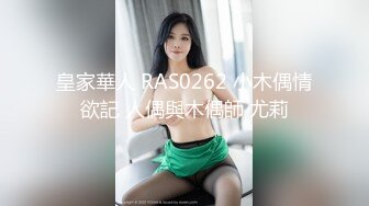 肉感大奶骚熟女，洗完澡吃点水果再开操，镜头前吸吮舔屌，揉着大奶子，正入抽插猛操