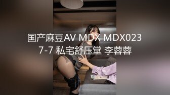 交换女友玩4P大战 眼镜妹子的小穴还 是榴莲味的