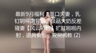 绿衣少妇，让穿上吊带情趣装，舔奶摸逼掰穴抽插猛操上位骑坐