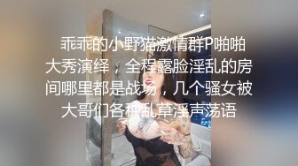  肉感十足颜值美女给炮友交自慰诱惑，展示活隔着舔弄，单腿网袜翘起屁股露肥逼