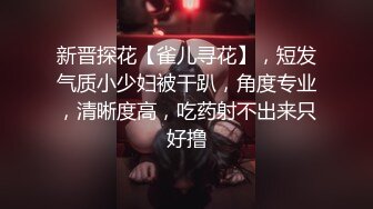 三女一男大秀直播，两个露脸骚逼让小哥在床上吃奶玩逼，淫声荡语人美逼遭罪让小哥各种爆草还要被姐妹揉奶子