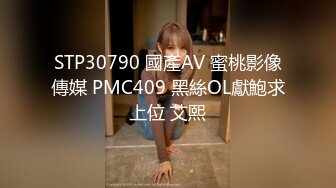 【新片速遞】  KTV女厕近距离偷窥大美女的极品无毛小嫩鲍