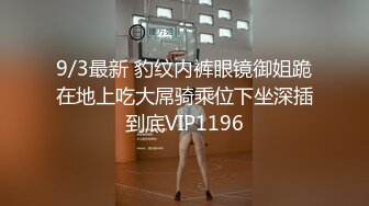 婴儿肥制服学妹的精彩大秀直播诱惑狼友，全程露脸无毛白虎逼，听狼友指挥道具蹂躏骚穴