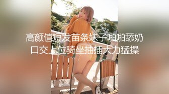 【新片速遞】 ????这美女也太牛了吧 当这么多人面撒尿，☝完全无视路人存在啊【130MB/MP4/01:25】