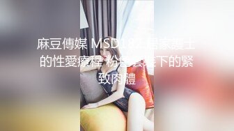 豹纹混血精品美女全程露脸与两个小哥玩3P，深喉大鸡巴让小哥吃奶子舔逼，前面舔鸡巴后面被草，听呻吟看表情