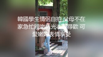 化妆台上内射姨妈，内裤都没脱下直接开干