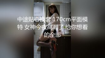 【大王带你去寻花】酒店偷拍大胸小姐姐，岔开双腿粉穴舔起来，温柔配合又听话，扶着鸡鸡进洞