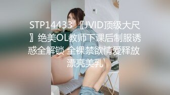 牛仔裤时尚小美女，清爽的吊带衣，偷窥她上厕所，小肥阴唇 可以~