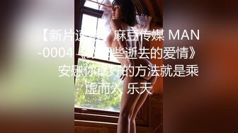 斜腿蓝长裙美眉