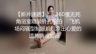 狠人两人男人一起玩她她还不忘自拍