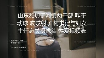 女人为难小女人，全程露脸被姐姐玩弄，亲着小嘴吃着奶还舔逼，搂在怀里揉奶抠逼，浪叫不断表情好骚还上道具