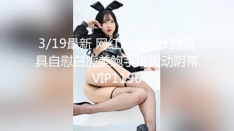 紫色瑜伽裤乳夹后入大屁股