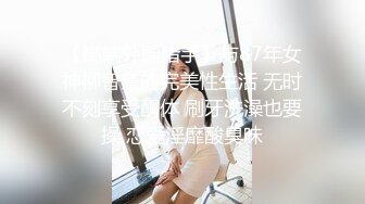 【新片速遞】   熟女姐姐的诱惑，全程露脸开档黑丝镜头前诱惑狼友，揉奶玩逼听指挥伸着舌头要舔鸡巴，道具抽插骚逼淫水多多[1.19G/MP4/02:52:21]