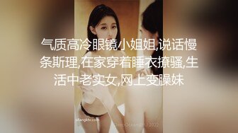 【极品稀缺 破解摄像头】JK风小姐姐更衣间拿手机自拍 多角度偷拍