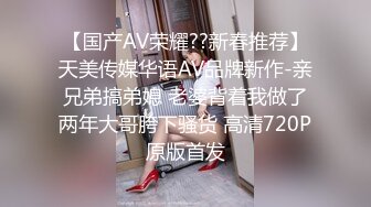 眼镜男喜欢舔脚挑逗一番扒掉美女白领内裤露出大白屁股强势插入快速抽送凄惨动人呻吟声随啪啪声齐响小伙真猛 (1)