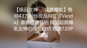 带着别人的老婆来她家楼下车震她老公在楼上喔很刺激