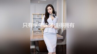  奶茶店女厕两个互相打闹绝色小美女 手不停拍着圆臀肥穴不让嘘嘘