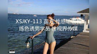 kcf9.com-跟随偷窥跟儿子遛狗回家的漂亮少妇 这个牛逼了胆子太大了 小孩在旁边照抄不误 闪光灯都打开了