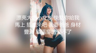 颜值不错大奶少妇户外秀车上道具自慰，性感短裤露奶掰穴跳蛋拉扯，拨弄奶头呻吟娇喘诱人