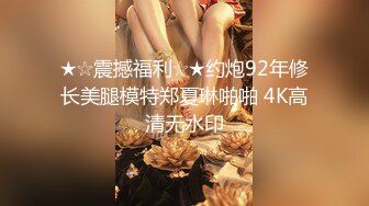 《魔手外购极品CP》景区女公厕完美定点角度全景偸拍，先脸后逼各种气质小姐姐方便，眼镜美女高高撅起翘臀双洞一清二楚 (4)