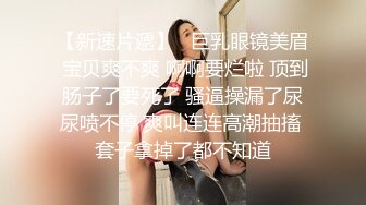 【OnlyFans】逃亡JJ爱KK，狂干群P，大型淫乱场面，两人真实夫妻，女的身材超级棒，群p的场面太过震撼 36