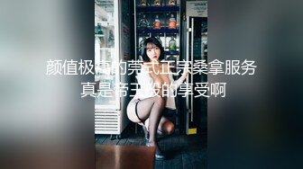 美女3P 身材娇小 小贫乳 被两哥们轮流交换着操 最后拔枪狂射