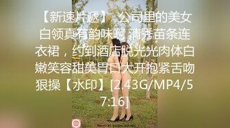 同学十周年聚会上再次碰到曾经暗恋的美女班长,趁她喝多了借口送她回家时带到酒店调戏啪啪,屁股又翘又性感