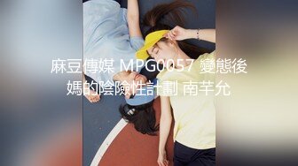 【大屌生无可恋】风衣纹身大奶妹，跪着舔弄大屌，扶腰后入爆插，骑乘位打桩机