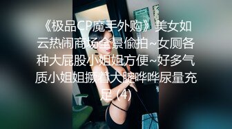 染红发时尚大眼小胖妞居家撩骚，双指努力掰开肥鲍，肉肉的