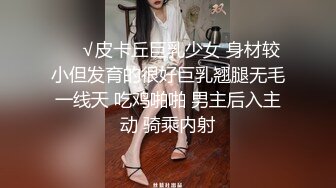 软软甜甜的妹子这对奶子真是极品，露脸激情大秀跟狼友互动撩骚，抽着小烟自己抠的骚穴淫水泛滥