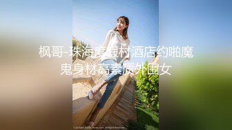 一对时尚金发人妖在床上一言不合脱光衣服毒龙玩JJ后入激情操菊干的嗷嗷叫玩的刺激