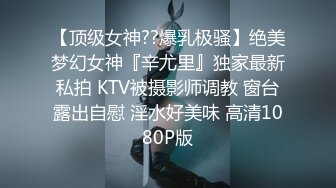 逛夜市前塞入遥控跳蛋，边逛街边被玩弄好兴奋好害羞，被外国巨屌插入高潮口爆