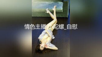 拍到美妇把男服务生带进女厕让舔逼