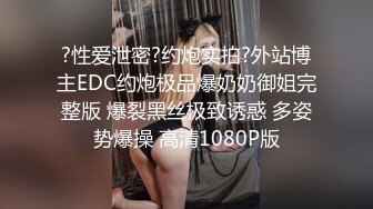 40岁刘律师红唇露脸为我深情口交，老女人渴望精液来滋养