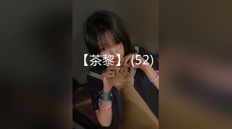 翻版杨超越小美女【華丽凤姐】邻家女孩被干了~无套啪啪~玲珑有致好身段，一双大眼睛真美丽 (1)