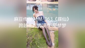  巨乳少女让小哥玩着奶头伺候小哥大鸡巴交，让小哥后入小屁股，激情上位真刺激自己揉大奶子