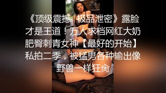 卷发美女穿着背心给自己的男友吃鸡鸡