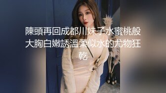 农村中年夫妻自拍,大哥人有心而力不足,大嫂扣半天没硬,无奈坐上去自己扣