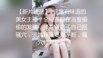 老婆脱下穿了一天的丝袜套在我的鸡巴上口交，射在袜子上又把袜子穿回脚上