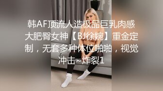 展会女厕蹲守长凳上休息的制服长发美眉终于看到她的大肥鲍