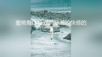  大叔双飞美女少妇，这次算逮到了揉奶抠逼激情双飞，享受少妇的活