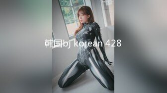 21岁鲜嫩短发女孩~趴着让男友后入抽插，挺拔的上围，晃起来真摇命~叫声甜美！看得鸡巴硬已晚上！！