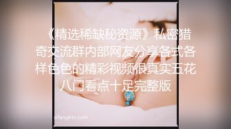 爆乳顶级粉穴萌妹自慰操逼，假屌快速抽插，搞得美穴湿哒哒，主动骑在身上抓着奶子操